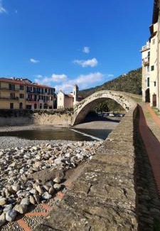 Ceriale Bed & Breakfast | La Gallina Nel Castello