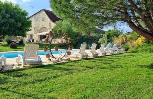 Virazeil Bed & Breakfast | La Garenne