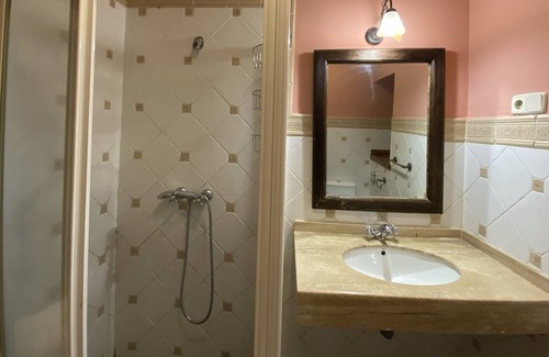 Miraflores de la Sierra Cottage | La Gatera holiday home