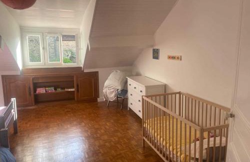 Ternay House | La glycine