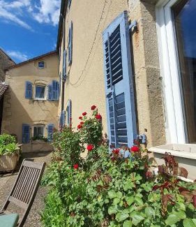 Anchenoncourt-et-Chazel Bed & Breakfast | La Grange Des Roches Roses