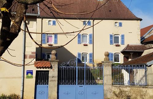 Anchenoncourt-et-Chazel Bed & Breakfast | La Grange Des Roches Roses