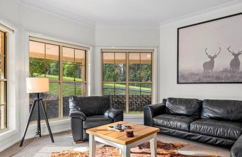 Blaxlands Ridge House | La Hacienda - 10 acre country home - 10 guests