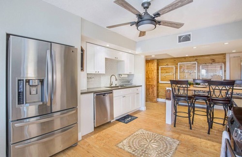 Dripping Springs RV Rental | La Hacienda Retreat- Brewery- Pool- Playground