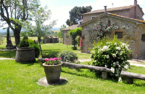 Monteleone d'Orvieto Apartment | La Limonaia in Farmhouse Borgo Santa Maria