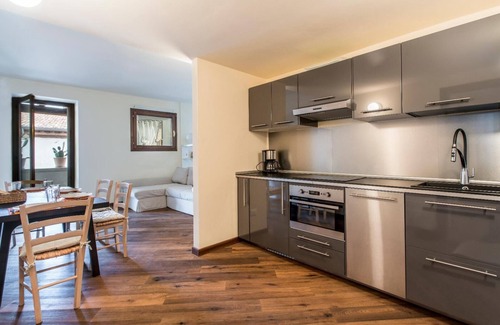 Gardone Riviera Apartment | La Loggia independent apartment with lake view and terrace