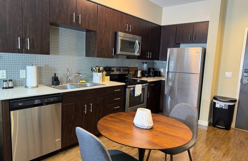 Carthay Circle Apartment | LA Luxe Retreat: 1-Bedroom Haven by Beverly Hills