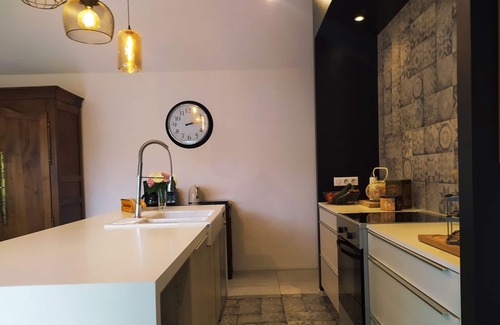 Plouneour-Trez Villa | La Maison d'Alice ☀️ sleeps 4 to 12 near the sea.