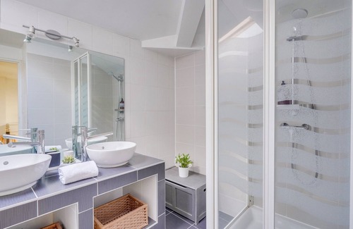 Bordeaux Golden Triangle Apartment | La Mably Family - Apt spacieux