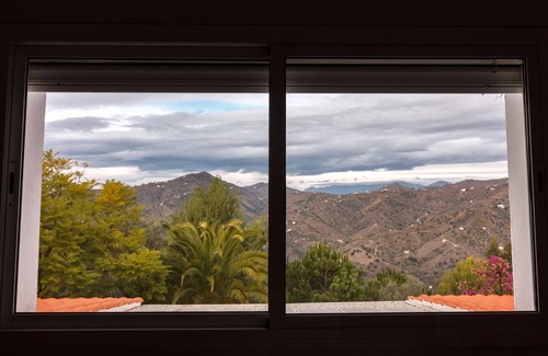 Sayalonga House | La Madrugada, comfortable accommodation in the countryside with wonderful views.