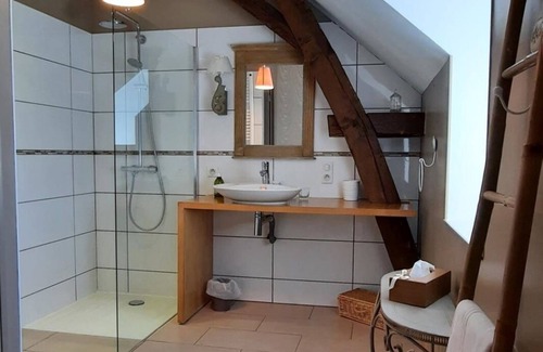 Savigny-en-Veron House | La Magnanerie