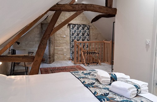 Savigny-en-Veron House | La Magnanerie