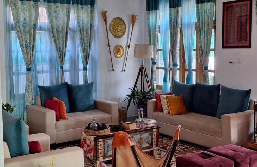 Gunehr Bed & Breakfast | La Maison - A Boutique Bed and Breakfast