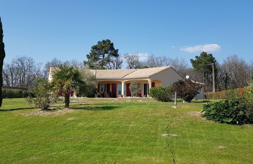 La Courade House | La maison aux ânes in the countryside, surrounded by vineyards with swimming pool.