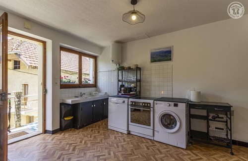 Yenne House | LA MAISON AUX COQUILLAGES