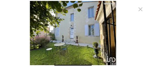 Saint-Yzans-de-Medoc Bed & Breakfast | La Maison Blanche à Saint-Yzans-de-Médoc