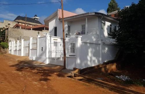 Bafoussam Villa | La Maison Blanche