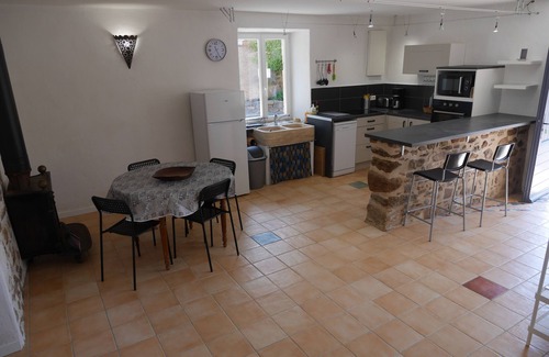 Quarante House | "La Maison Bleue" between vineyards and garrigue