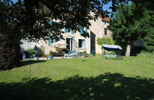 Arquian Bed & Breakfast | La maison bleue