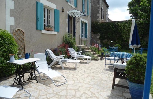 Arquian Bed & Breakfast | La maison bleue