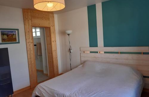 Corpeau House | La maison bleue