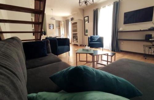 Chateauroux House | La Maison Combanaire
