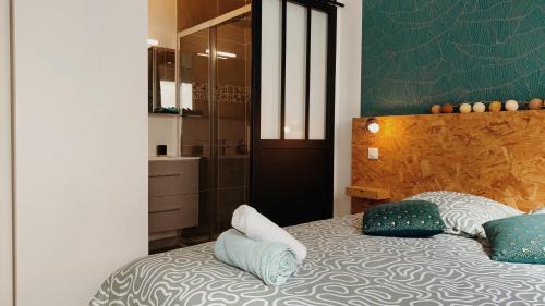 Centre Ville House | La maison d'Angélique - Colocation hôtelière à 150m Gare TGV- Grande cuisine équipée & salon - Fibre - Netflix