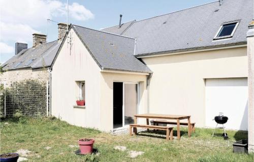 Creances House | La Maison D'ici Et D'ailleurs