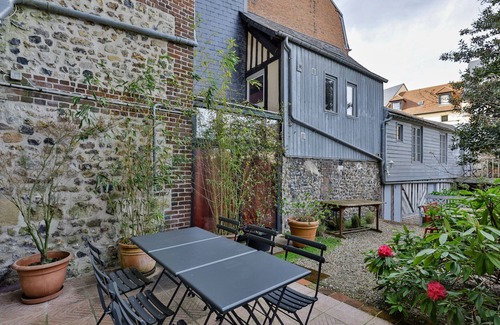 Honfleur House | La Maison de Honfleur, Atypical house, Honfleur center 12P