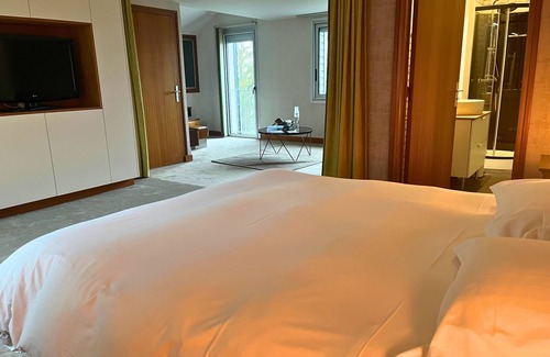 Force Bed & Breakfast | La Maison de l'Orbière