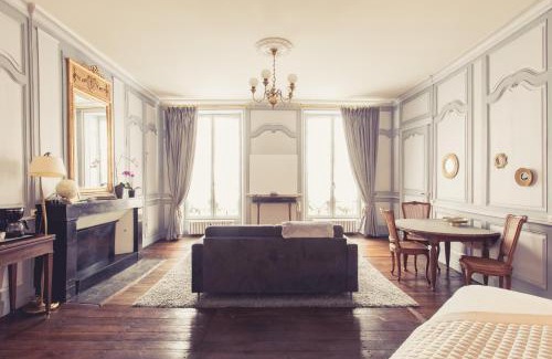 Poitiers Apartment | La Maison de la Liberté Suite Jeanne Barret
