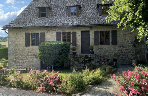 Goulles House | La Maison de Lauze: Charming cottage on the farm