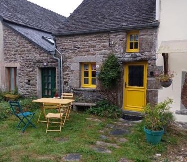 Berrien House | "La Maison de Poupée" Gîte cosy Monts d'Arrée proche Huelgoat Bretagne