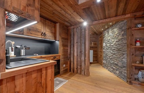 La Salle Apartment | La Maison Derby - Apartment 10 minutes from Courmayeur!