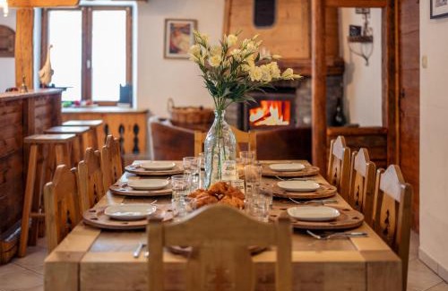 Hautecour House | la maison des cerries