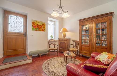 Saint-Jean-de-Barrou House | La Maison des Remparts