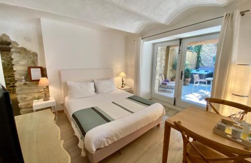 Martignargues Bed & Breakfast | La Maison des Vendangeurs - TABLE D'HÔTES le soir du jeudi au dimanche- Jacuzzi - Balnéo SPA - ACCES PISCINE pour toutes les chambres sauf STUDIO COQUET- Piscine de mai à mi-octobre