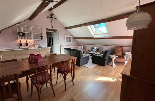 Corancy Apartment | La Maison du bonheur - Gîte RULINA - Corancy