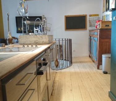Aigueze House | La maison du brocanteur