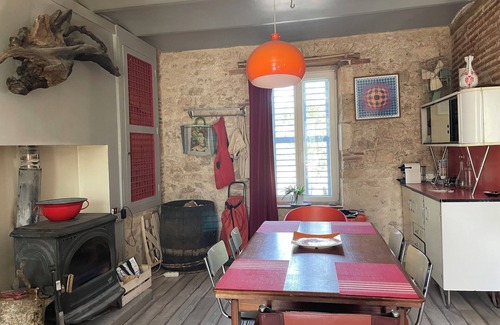 Bannay Cottage | La maison du canal, cosy artist's house, pets welcome