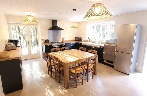 Vions House | La Maison du lac
