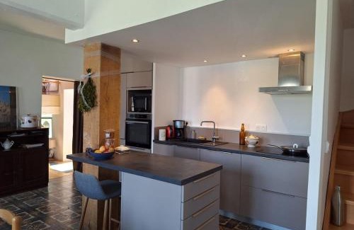 Asnieres-sous-Bois House | La maison du ruisseau