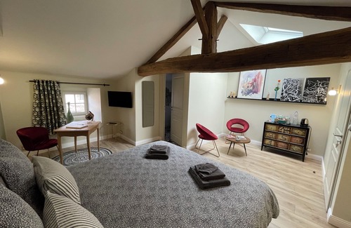 Tiffauges Bed & Breakfast | La Maison du Sculpteur, near Puy du Fou, Clisson, Montaigu, Les Herbiers.