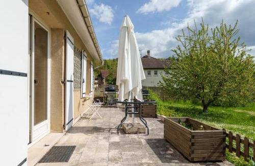 Ravieres House | La Maison et son jardin sur le Canal de Bourgogne