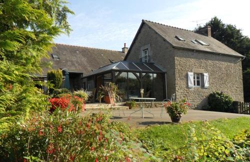 La Chapelle-Saint-Aubert House | La Maison d'Amélie