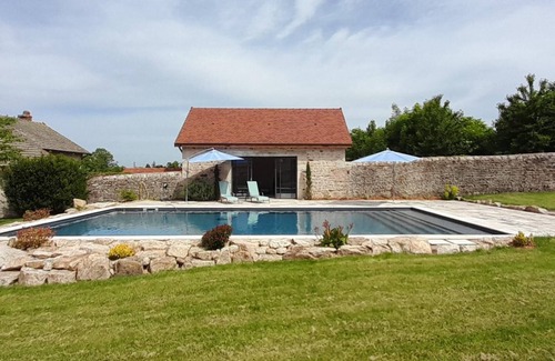 Saint-Bonnet-de-Joux House | La Maison de la Grille