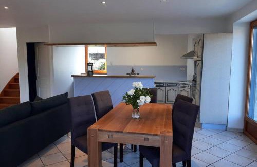 Saint-Sauveur-des-Landes House | LA MAISON BLEUE