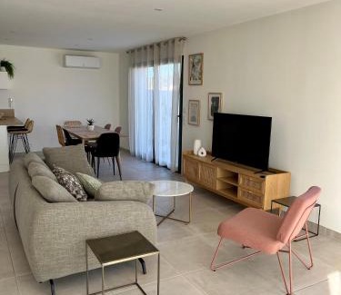 La Palme House | La Maison Louis - moderne & familiale