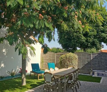 Jard-sur-Mer House | La Maison Mer Villa familiale pour 8 proche de la plage