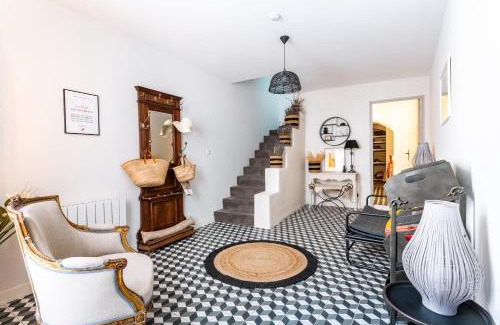 Grignan House | La Maison Rose